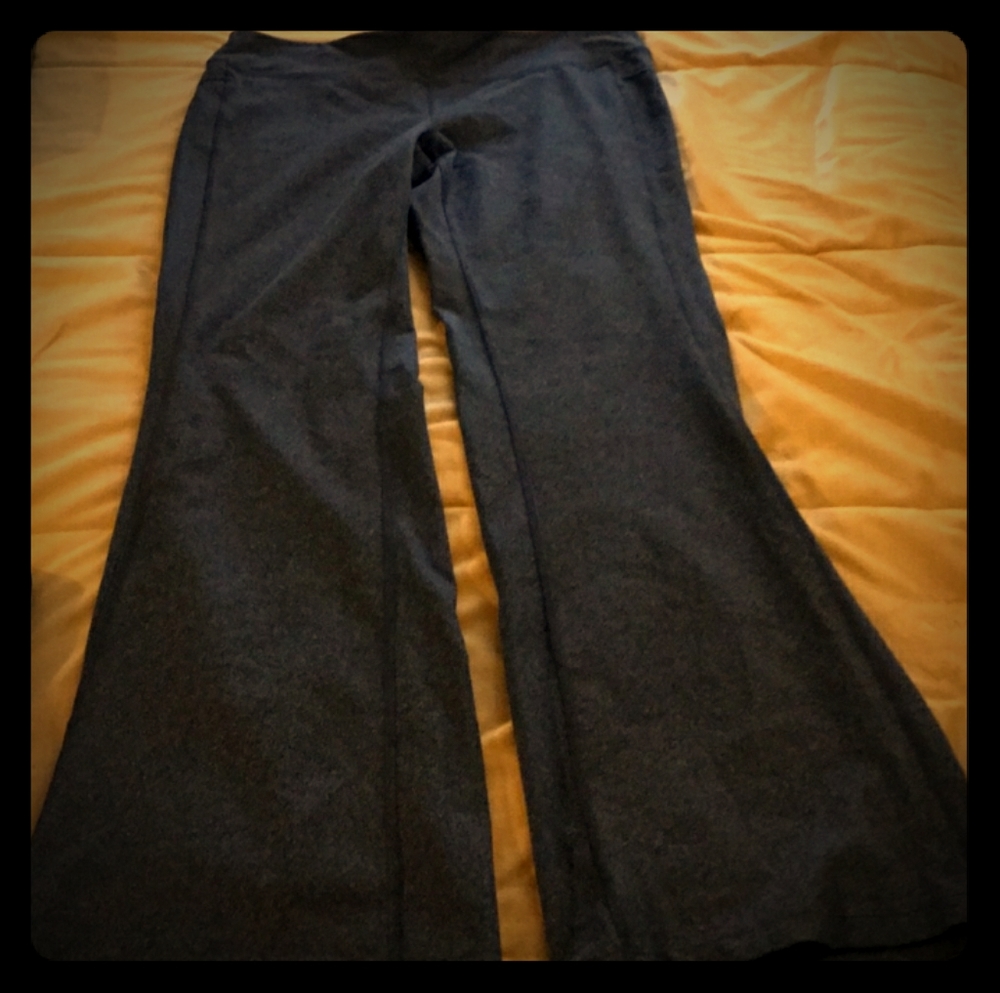 2 prs Xersion yoga both szL-slim in charcoal gray